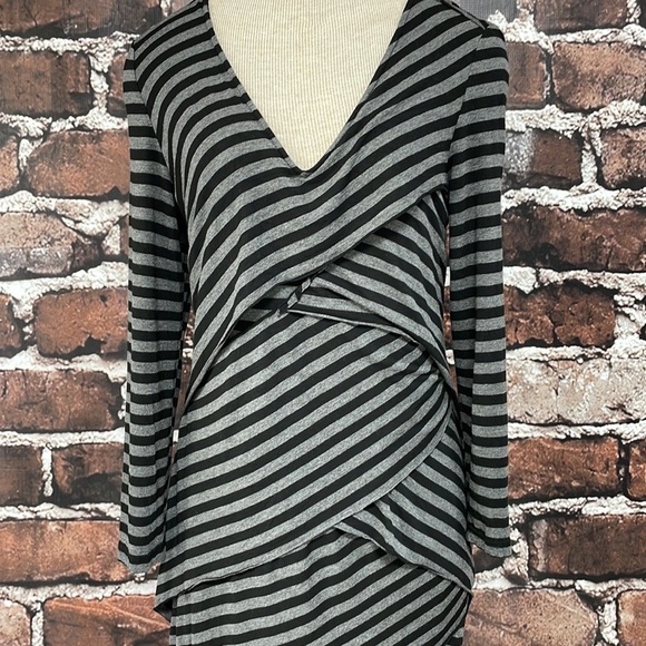 Market & Spruce Dress Grey Black Stripes Layered Ruffles Size Medium - Picture 3 of 11